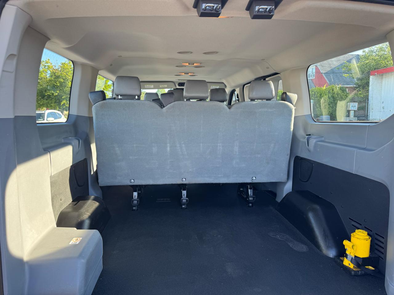 Ford Transit 150 Wagon Low Roof XL 60/40 Pass. 130-in. WB 2017