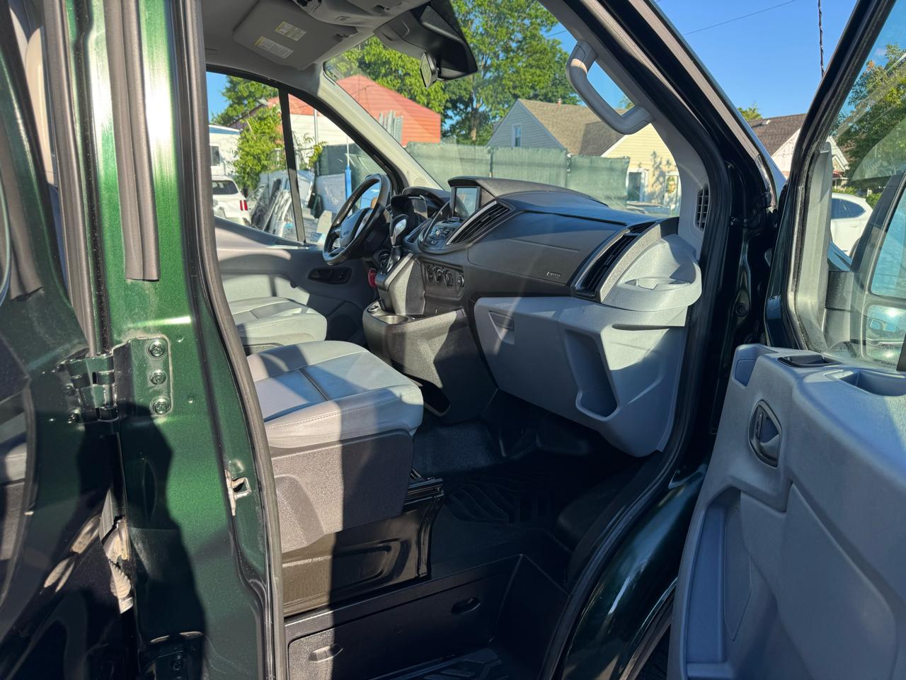 Ford Transit 150 Wagon Low Roof XL 60/40 Pass. 130-in. WB 2017