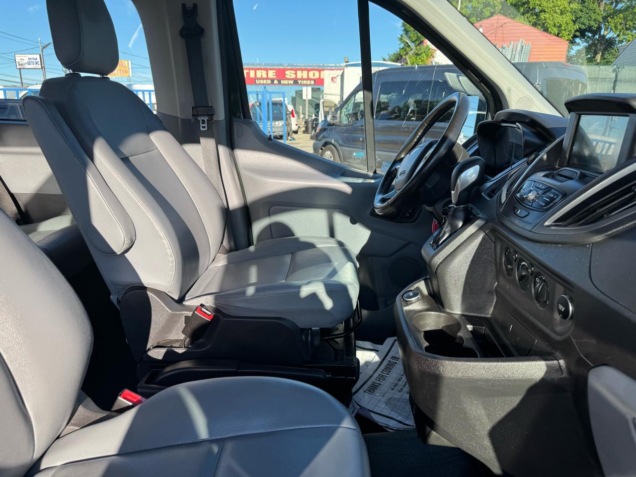 Ford Transit 150 Wagon Low Roof XL 60/40 Pass. 130-in. WB 2017
