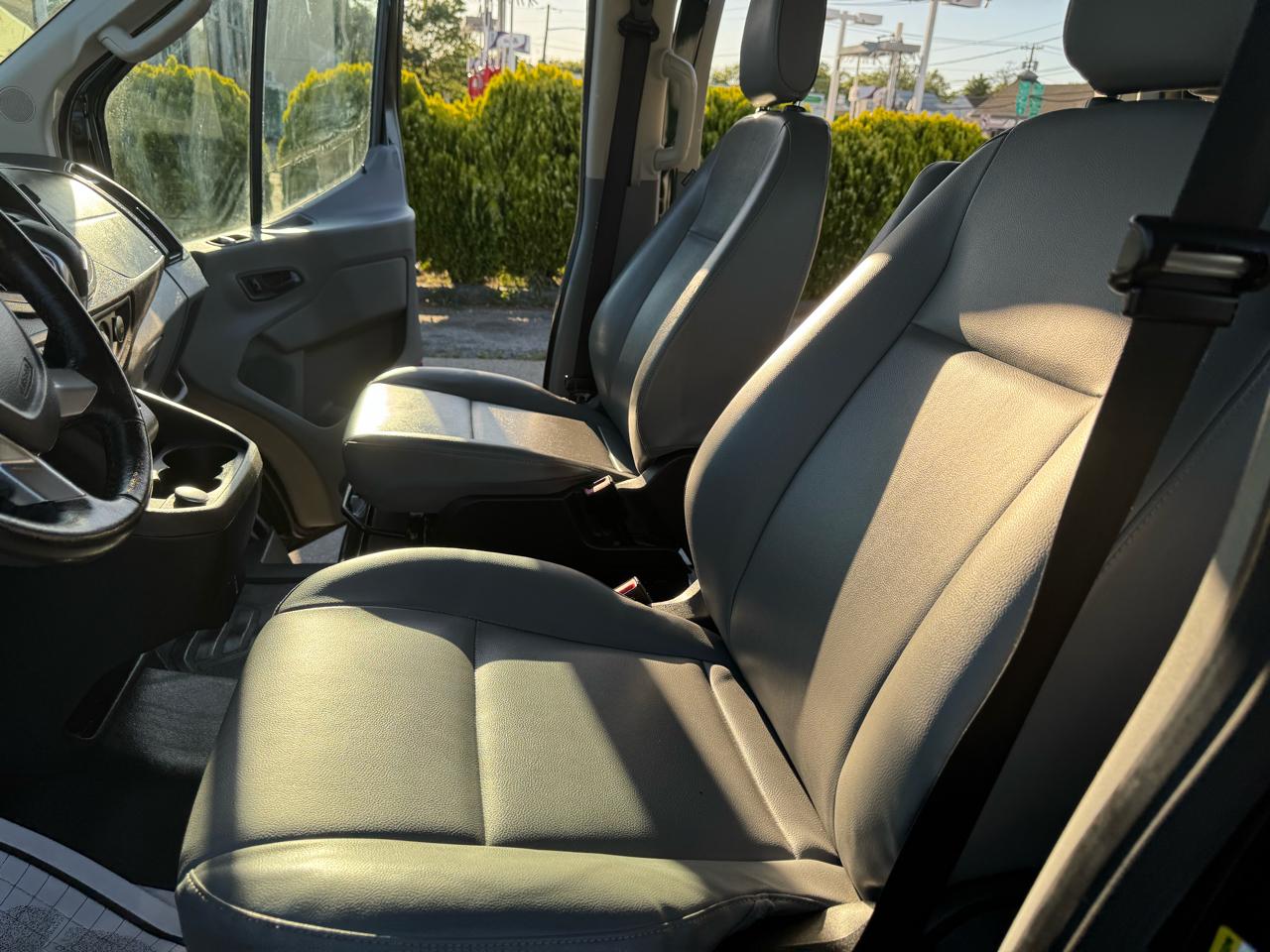 Ford Transit 150 Wagon Low Roof XL 60/40 Pass. 130-in. WB 2017