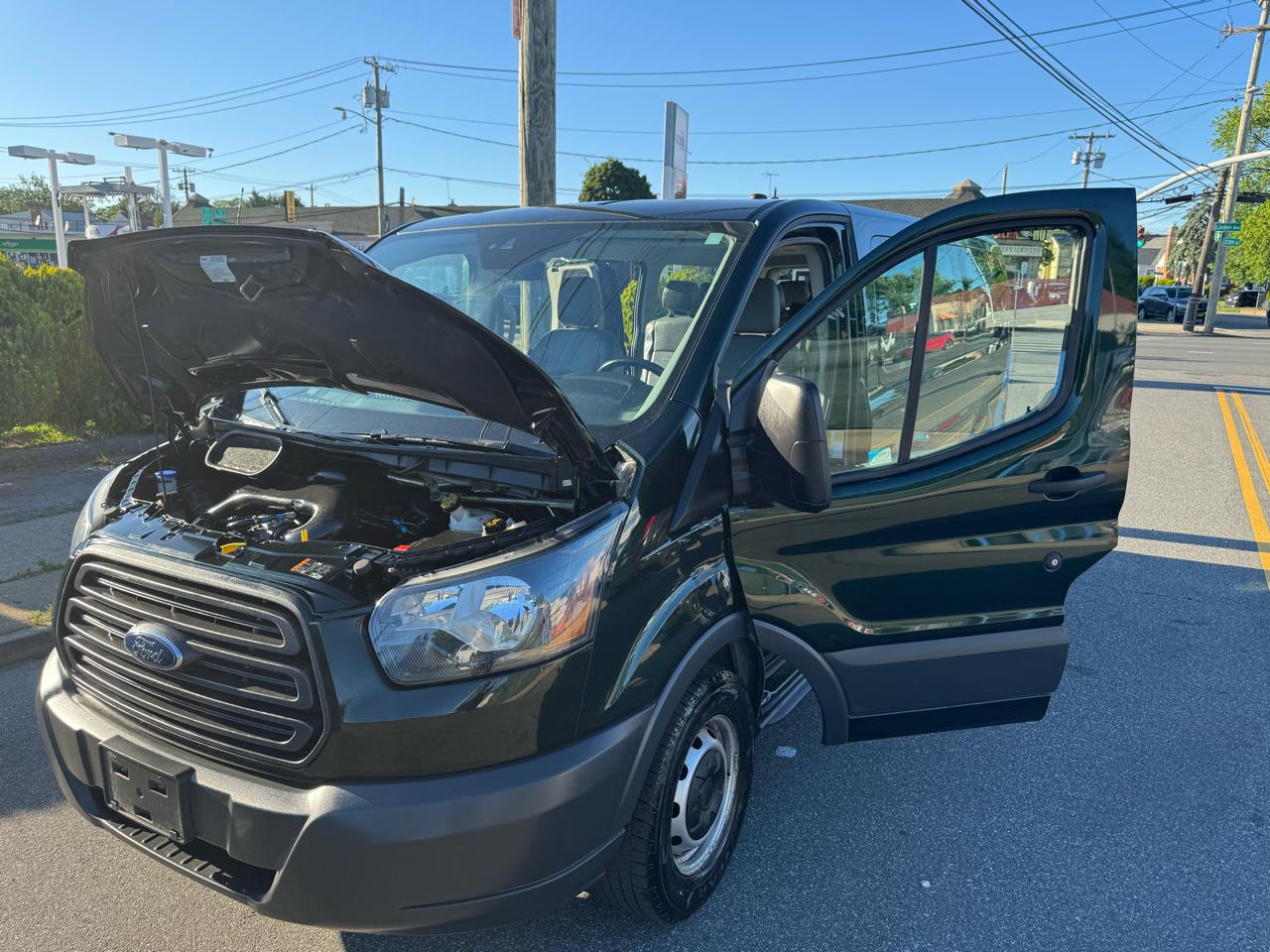 Ford Transit 150 Wagon Low Roof XL 60/40 Pass. 130-in. WB 2017