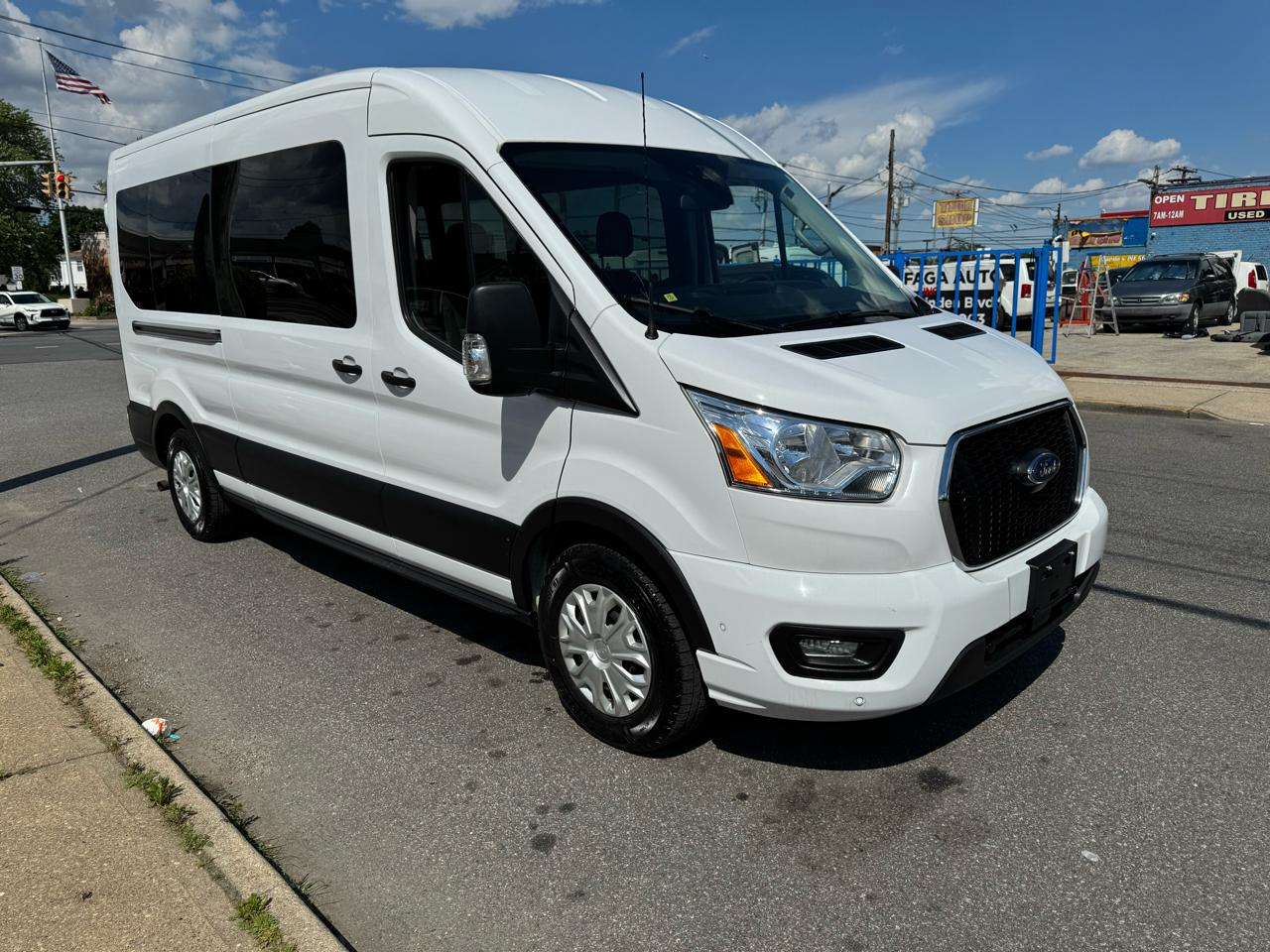 Ford Transit 350 Wagon Med. Roof XL w/Sliding Pass. 148-in. WB 2021