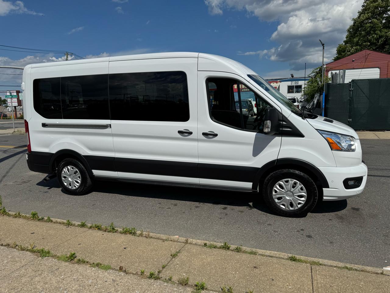 Ford Transit 350 Wagon Med. Roof XL w/Sliding Pass. 148-in. WB 2021
