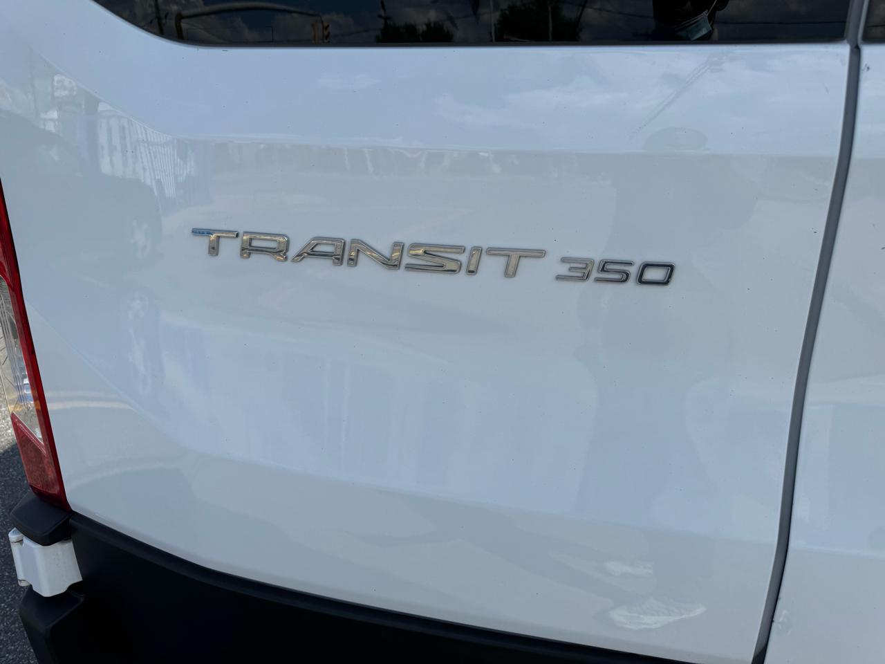 Ford Transit 350 Wagon Med. Roof XL w/Sliding Pass. 148-in. WB 2021