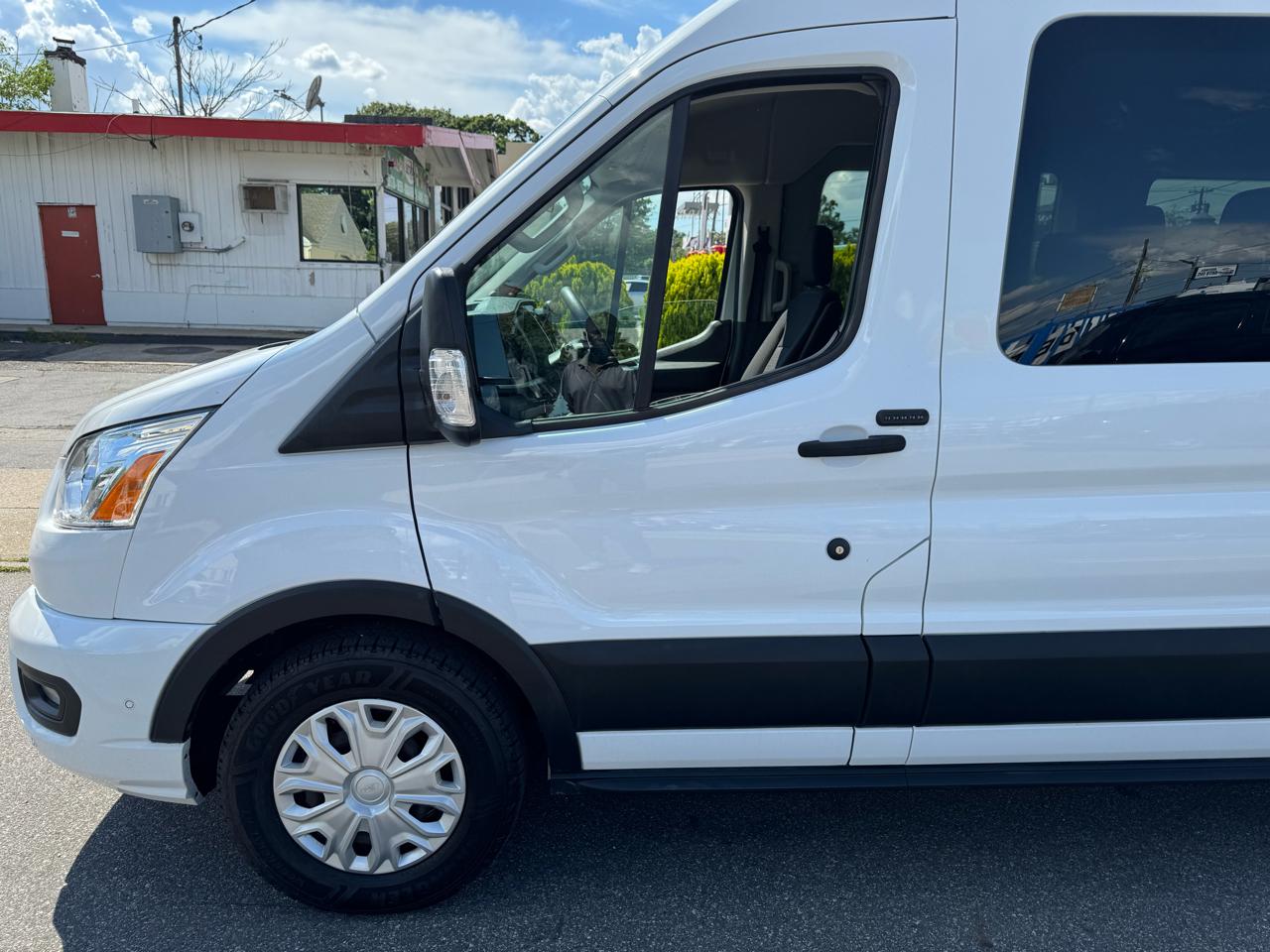 Ford Transit 350 Wagon Med. Roof XL w/Sliding Pass. 148-in. WB 2021