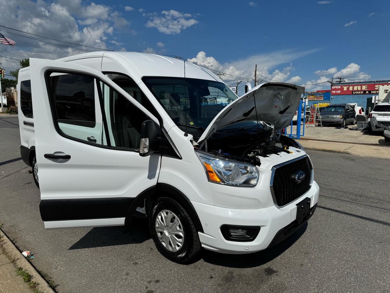 Ford Transit 350 Wagon Med. Roof XL w/Sliding Pass. 148-in. WB 2021