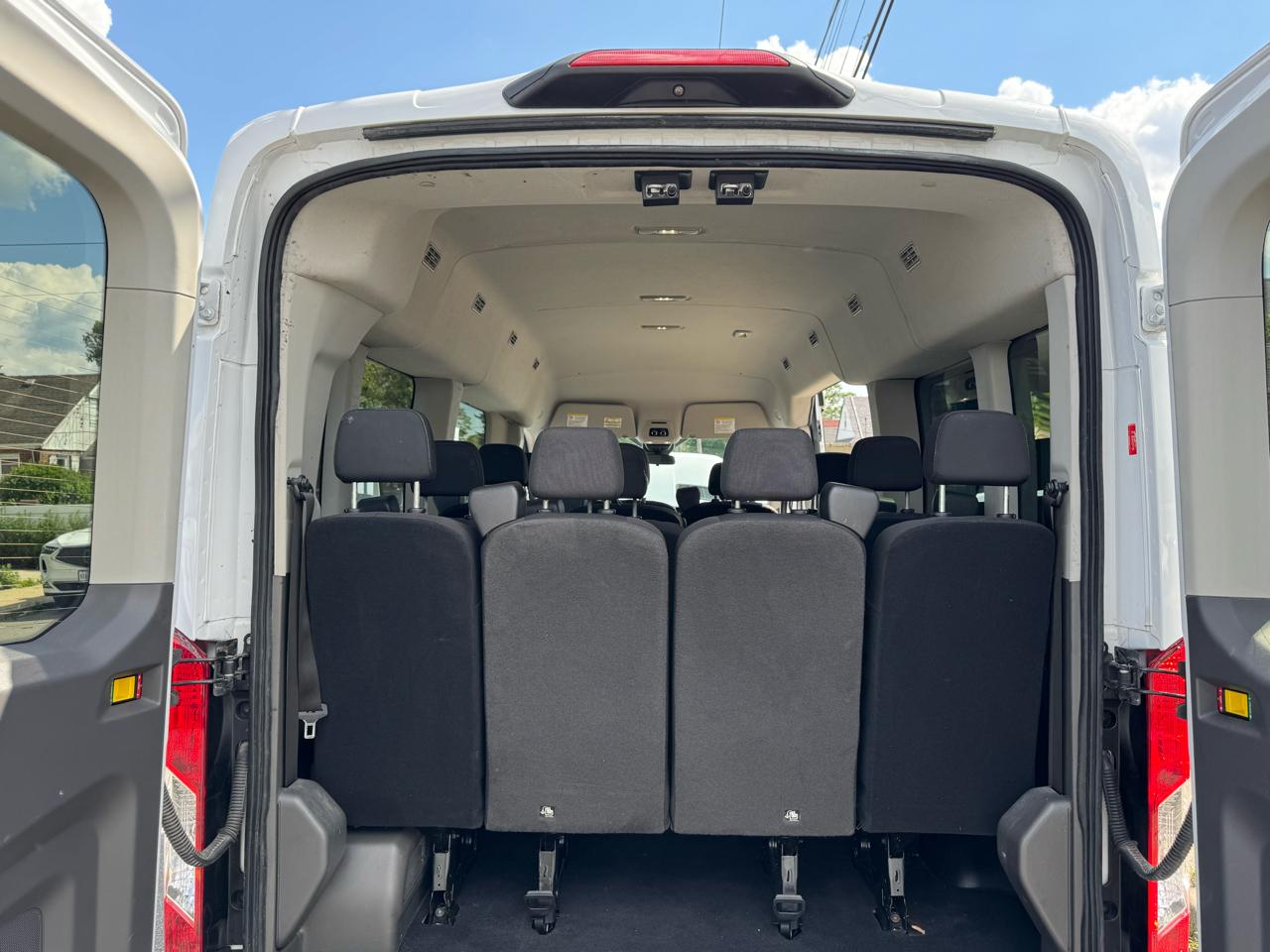 Ford Transit 350 Wagon Med. Roof XL w/Sliding Pass. 148-in. WB 2021