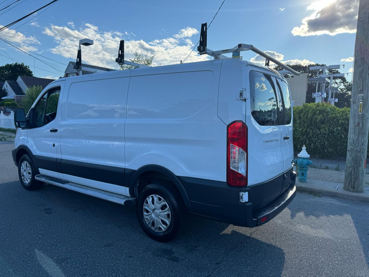 Ford Transit 250 Van Low Roof w/Sliding Pass. 130-in. WB 2018