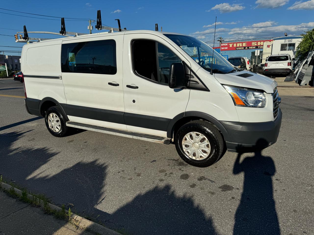 Ford Transit 250 Van Low Roof w/Sliding Pass. 130-in. WB 2018