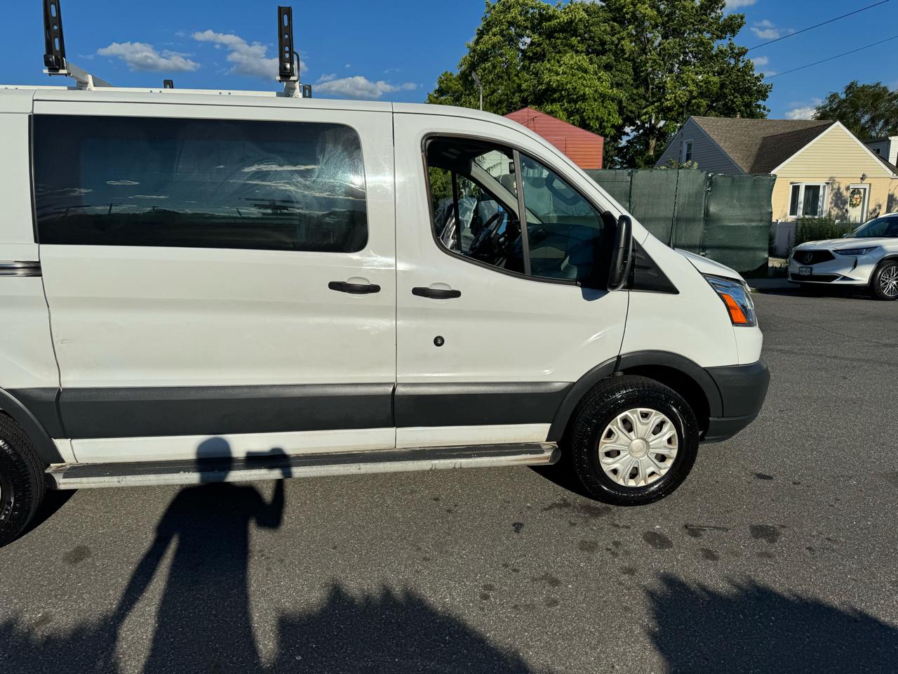 Ford Transit 250 Van Low Roof w/Sliding Pass. 130-in. WB 2018