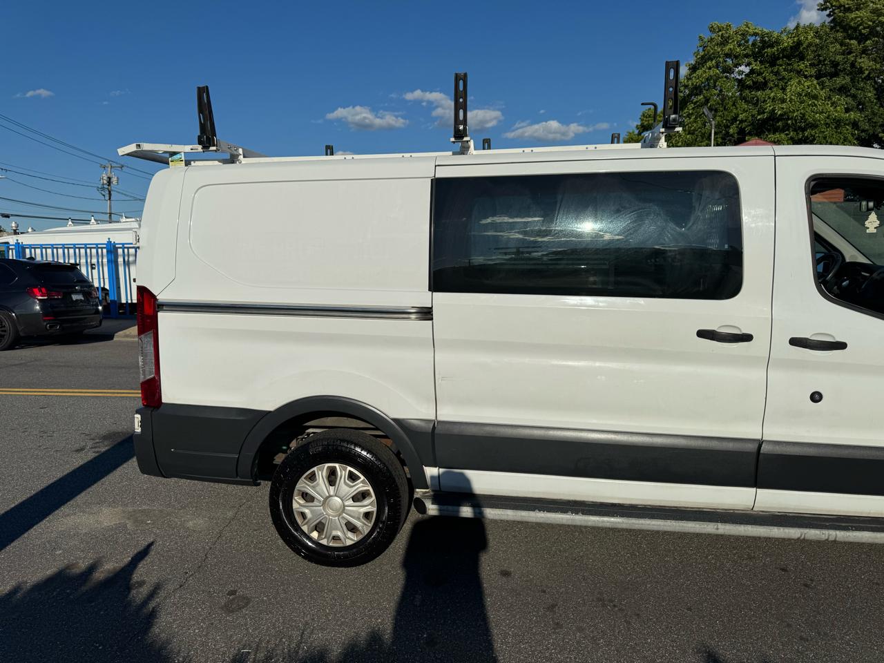 Ford Transit 250 Van Low Roof w/Sliding Pass. 130-in. WB 2018