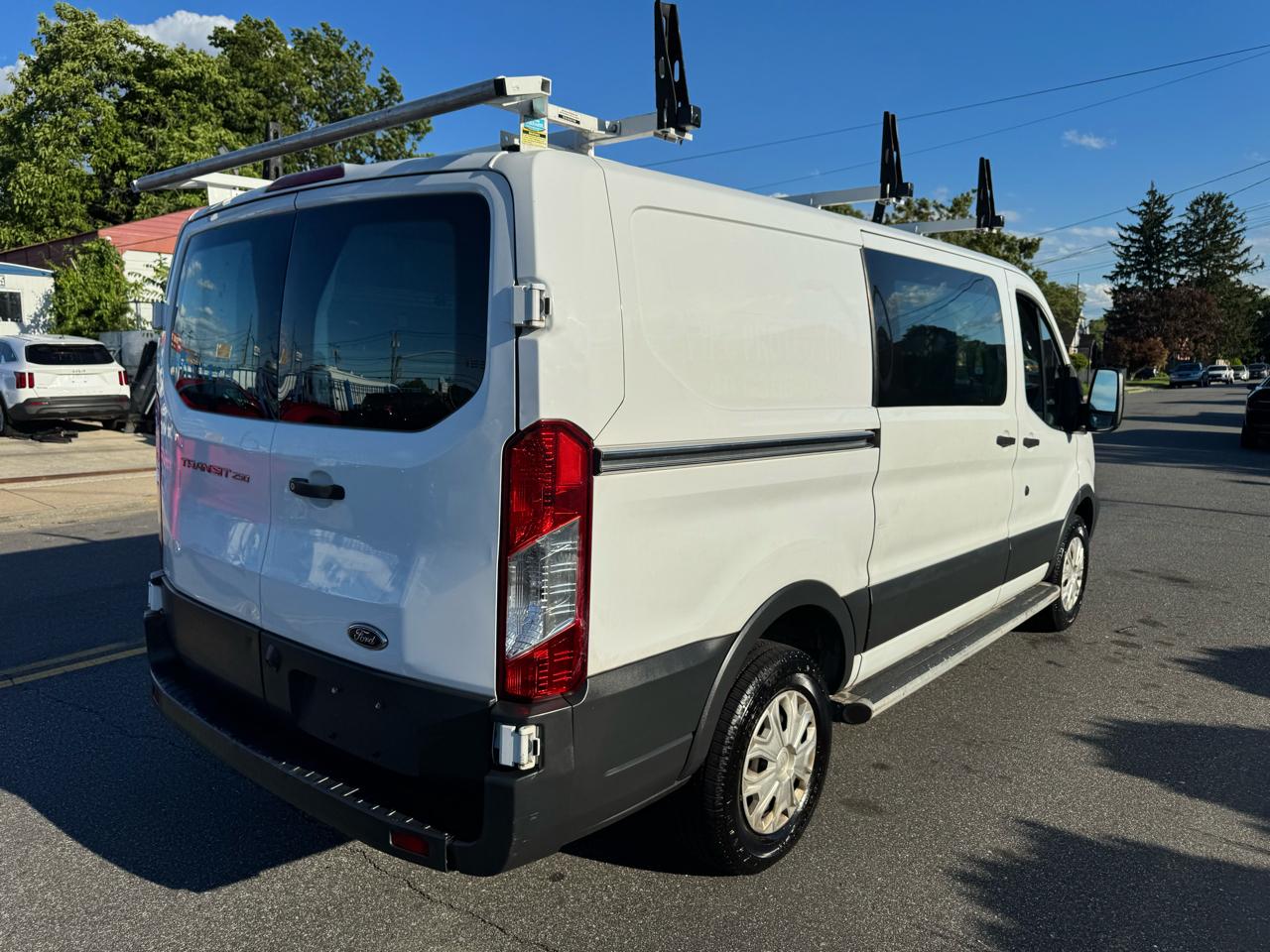 Ford Transit 250 Van Low Roof w/Sliding Pass. 130-in. WB 2018