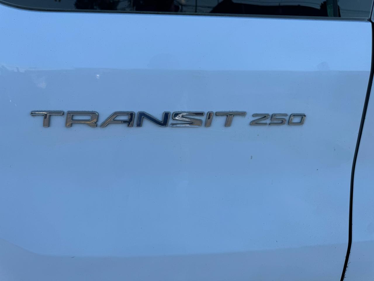 Ford Transit 250 Van Low Roof w/Sliding Pass. 130-in. WB 2018