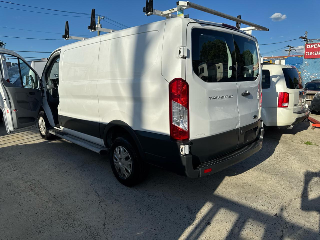 Ford Transit 250 Van Low Roof w/Sliding Pass. 130-in. WB 2018