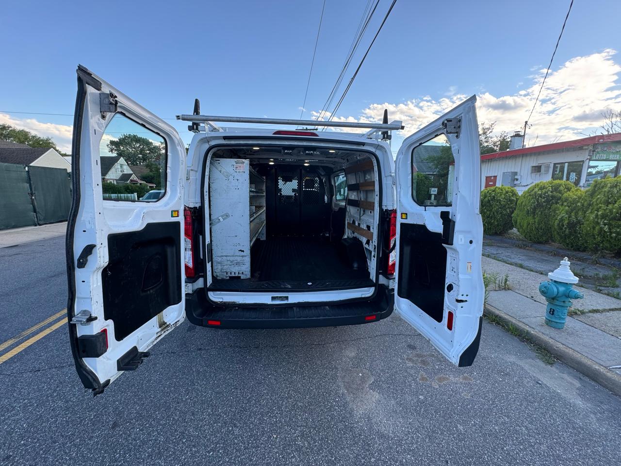 Ford Transit 250 Van Low Roof w/Sliding Pass. 130-in. WB 2018