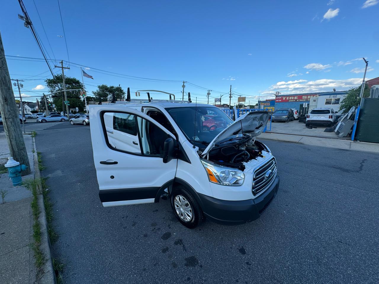 Ford Transit 250 Van Low Roof w/Sliding Pass. 130-in. WB 2018
