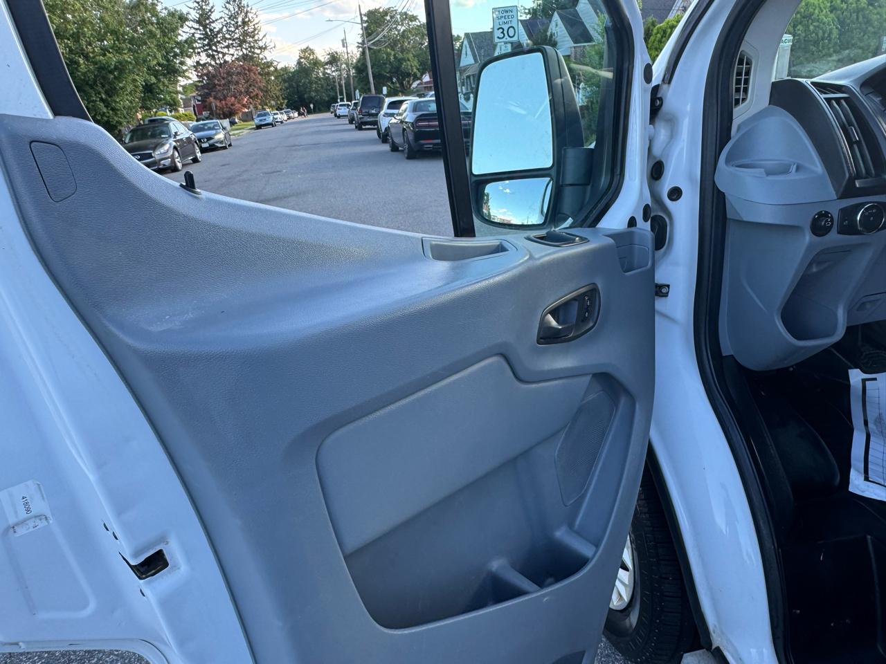 Ford Transit 250 Van Low Roof w/Sliding Pass. 130-in. WB 2018