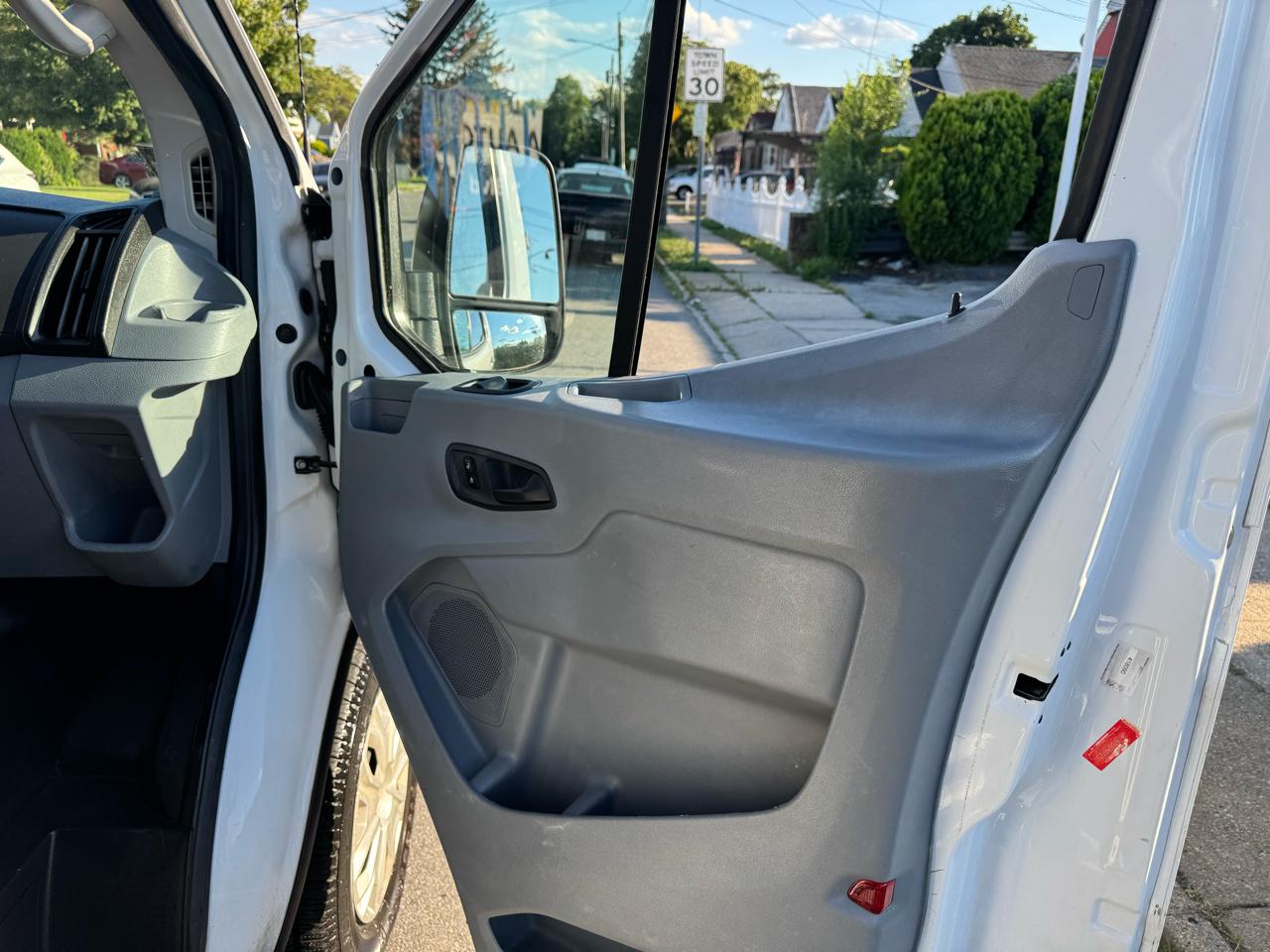 Ford Transit 250 Van Low Roof w/Sliding Pass. 130-in. WB 2018