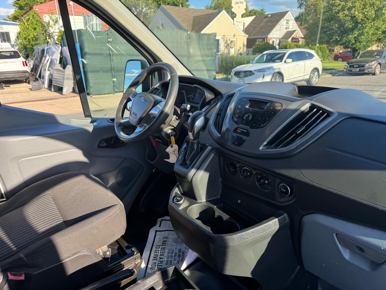 Ford Transit 250 Van Low Roof w/Sliding Pass. 130-in. WB 2018
