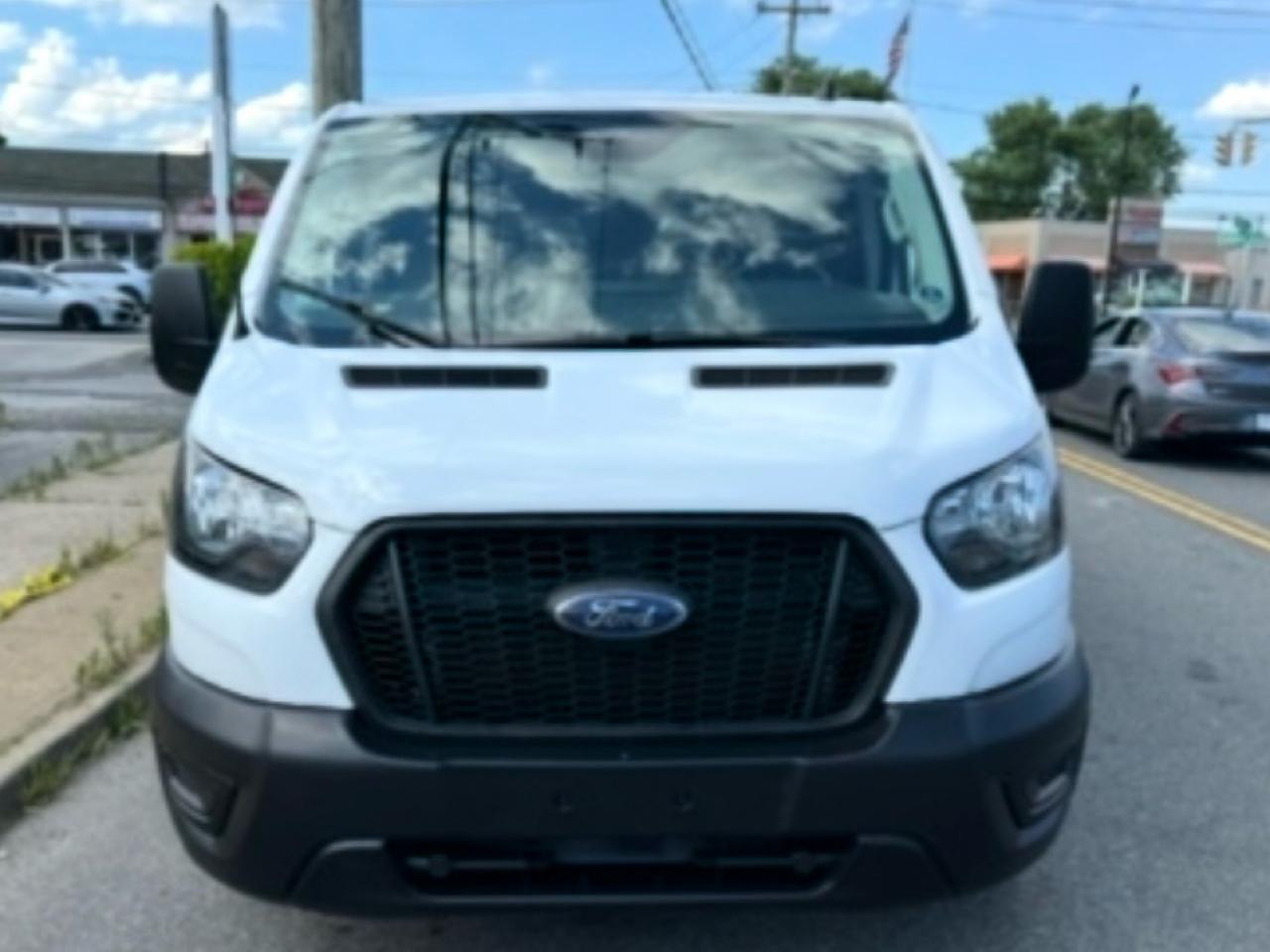 Ford Transit 150 Van Low Roof w/Sliding Pass. 130-in. WB 2022