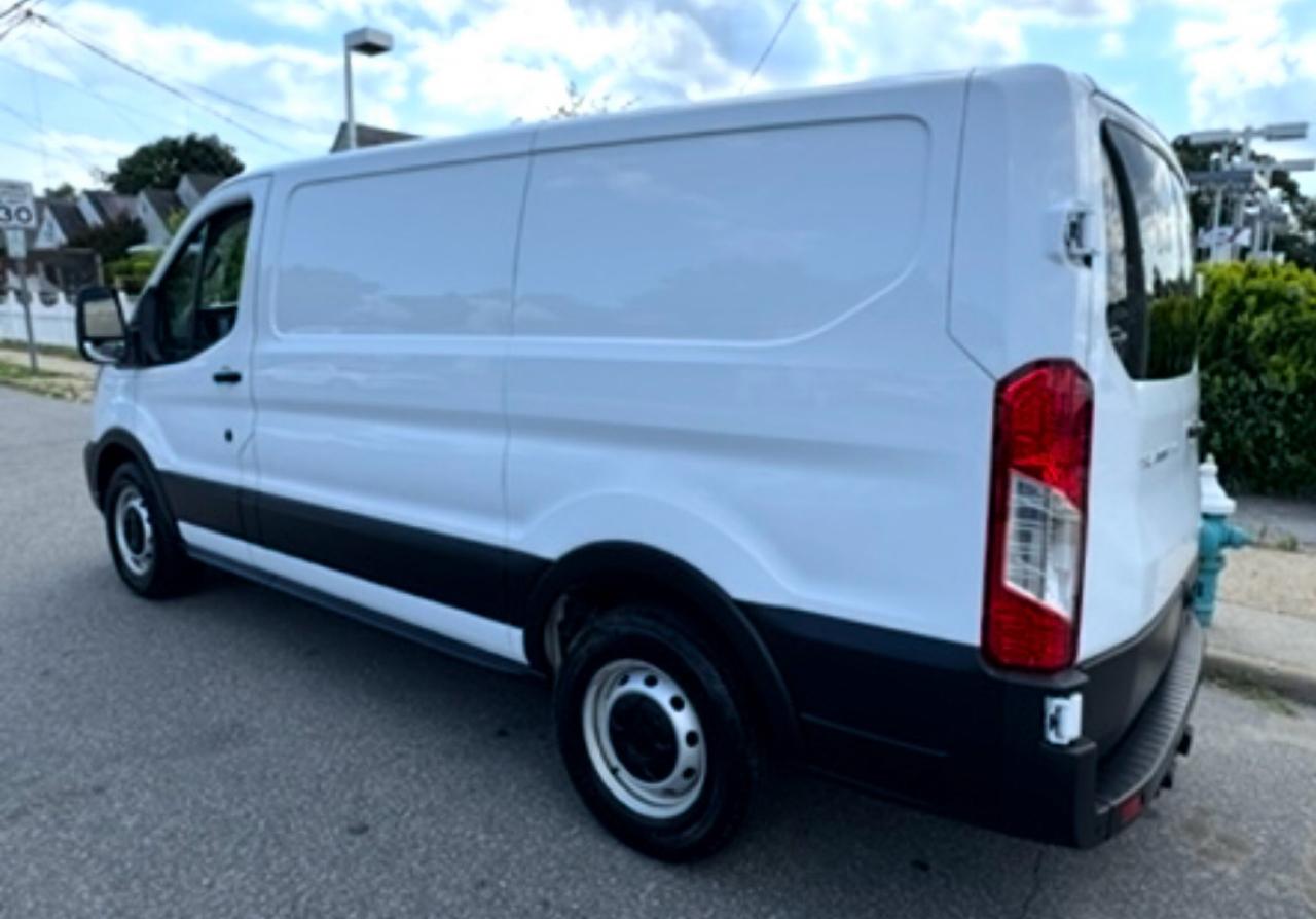Ford Transit 150 Van Low Roof w/Sliding Pass. 130-in. WB 2022