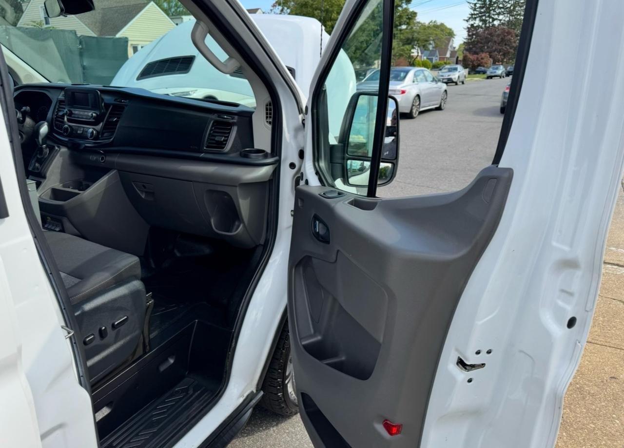 Ford Transit 150 Van Low Roof w/Sliding Pass. 130-in. WB 2022