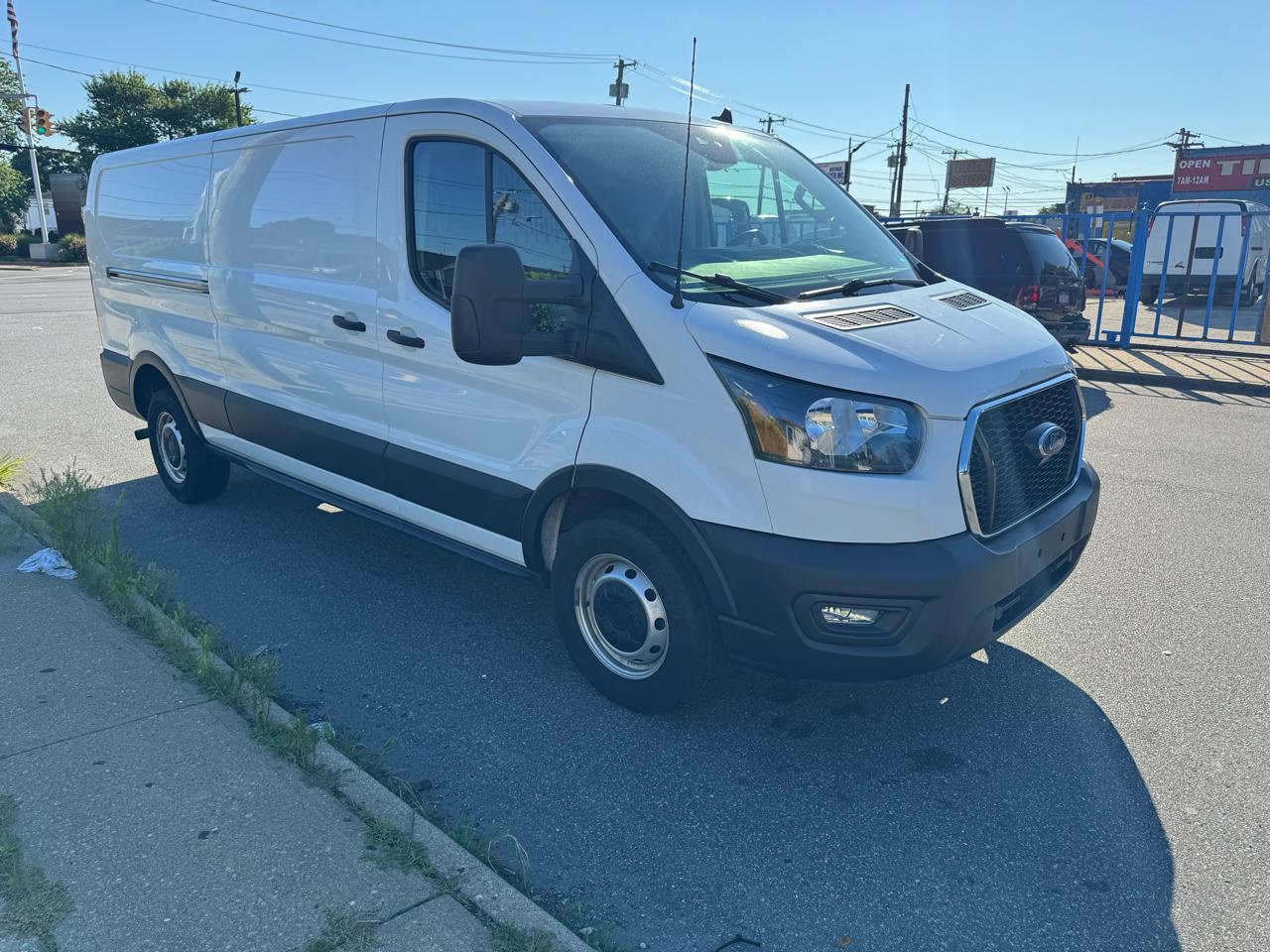 Ford Transit 250 Van Low Roof w/Sliding Pass. 130-in. WB 2021