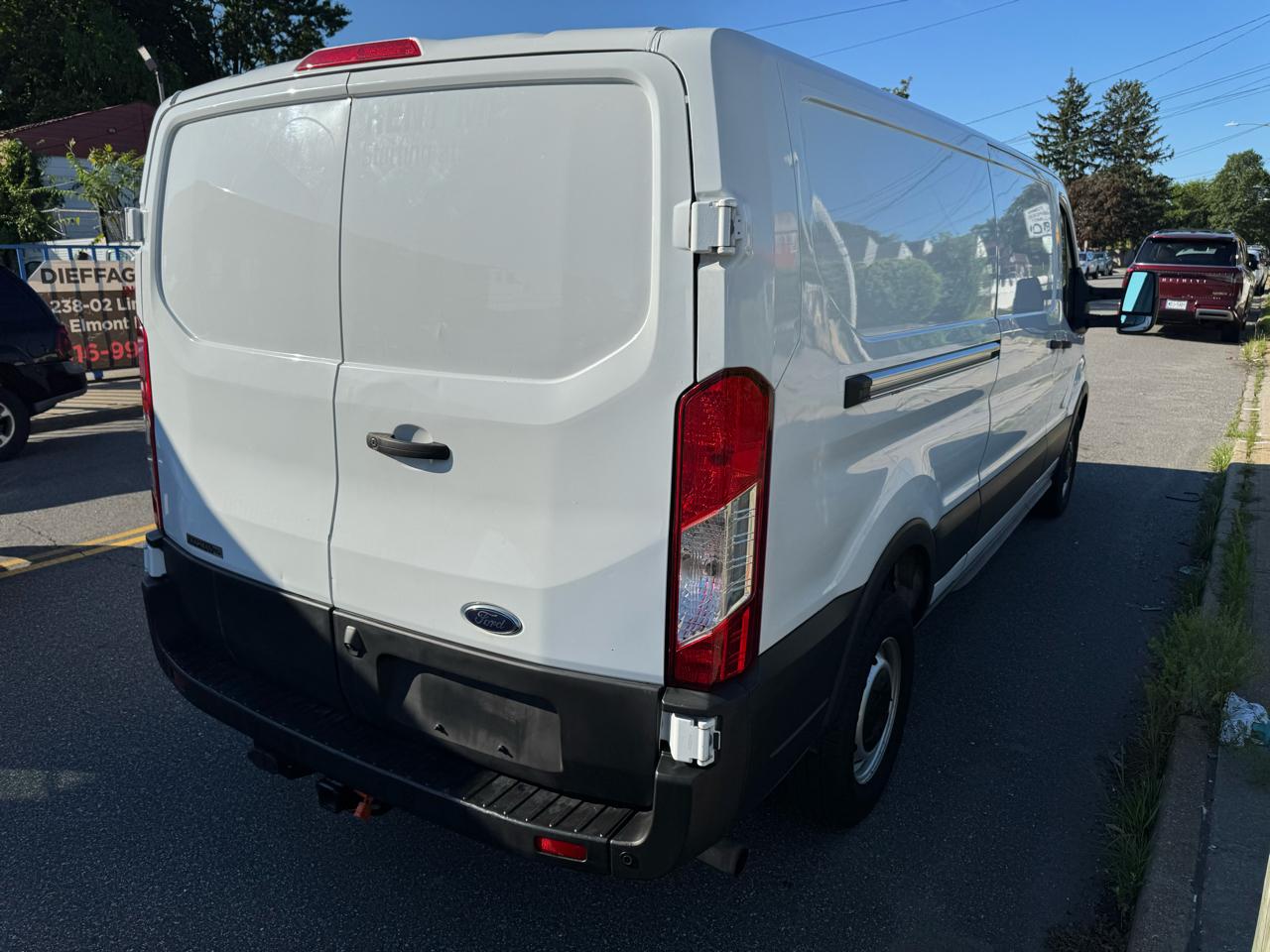 Ford Transit 250 Van Low Roof w/Sliding Pass. 130-in. WB 2021