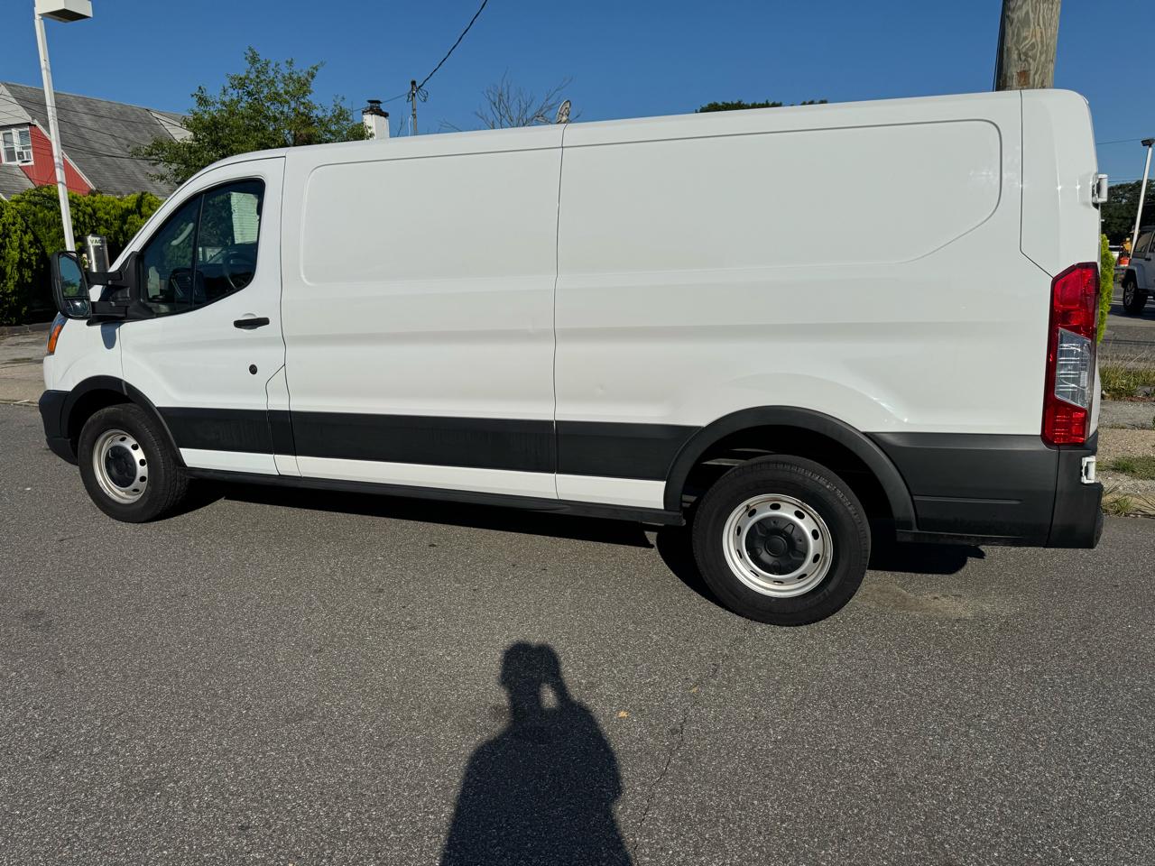Ford Transit 250 Van Low Roof w/Sliding Pass. 130-in. WB 2021
