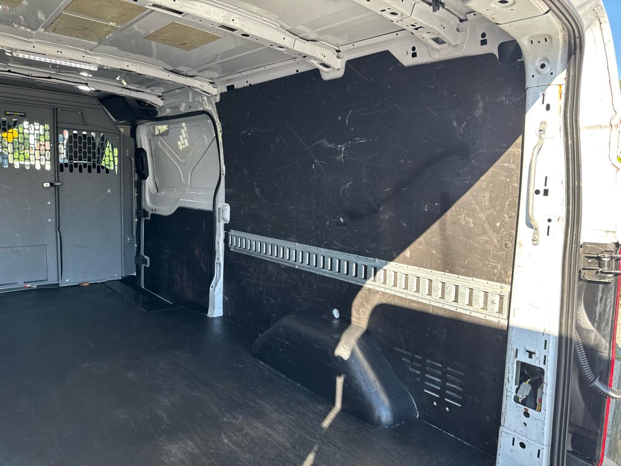 Ford Transit 250 Van Low Roof w/Sliding Pass. 130-in. WB 2021
