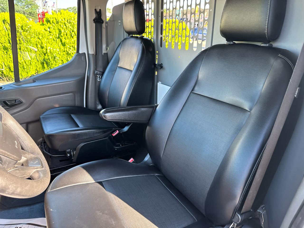 Ford Transit 250 Van Low Roof w/Sliding Pass. 130-in. WB 2021