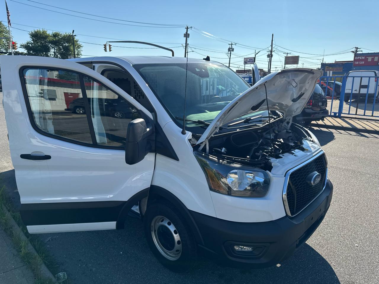 Ford Transit 250 Van Low Roof w/Sliding Pass. 130-in. WB 2020