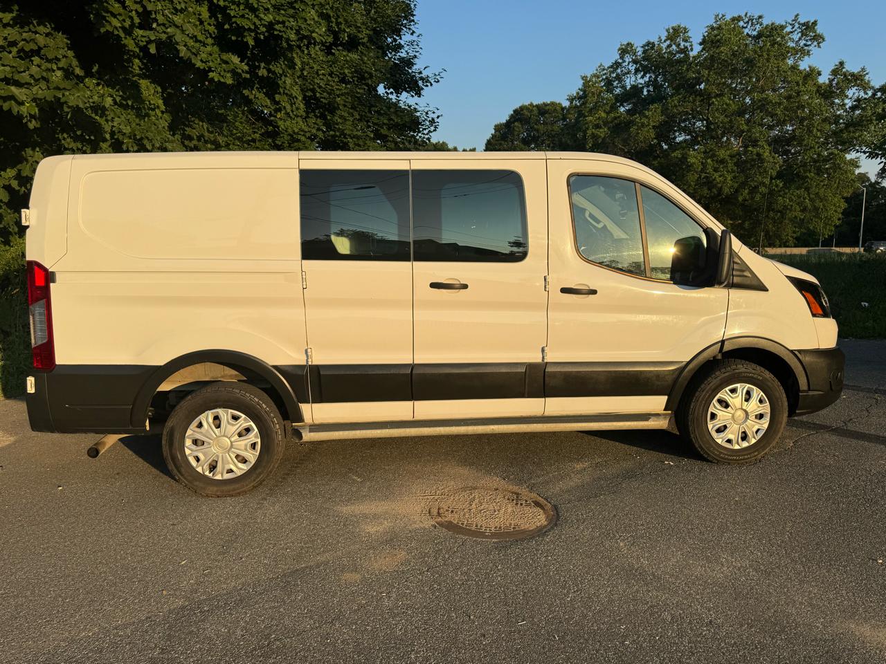 Ford Transit 250 Van Low Roof w/Sliding Pass. 130-in. WB 2020