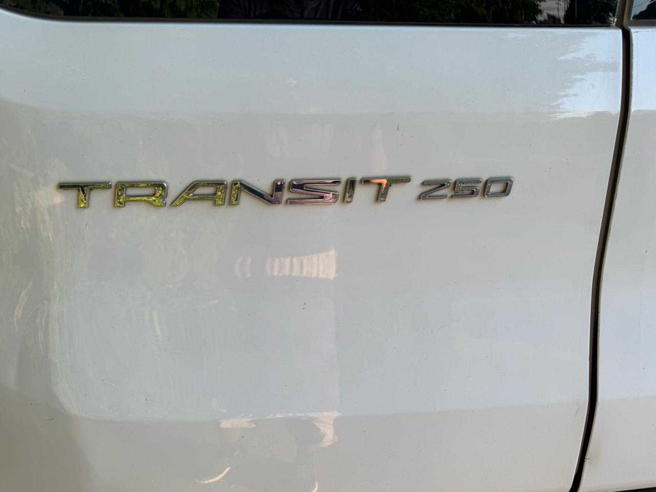 Ford Transit 250 Van Low Roof w/Sliding Pass. 130-in. WB 2020