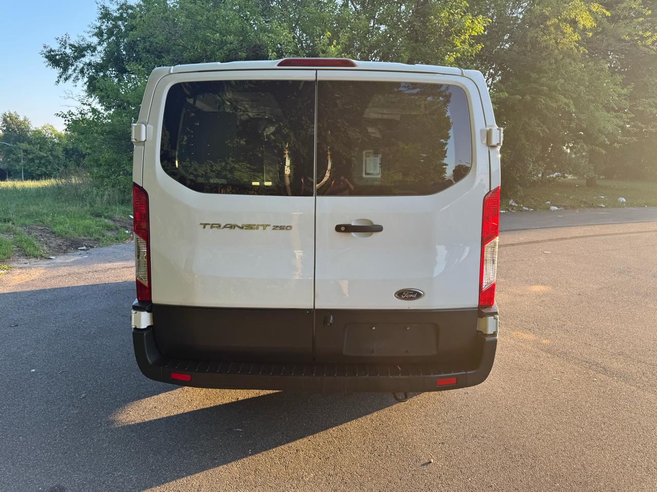 Ford Transit 250 Van Low Roof w/Sliding Pass. 130-in. WB 2020