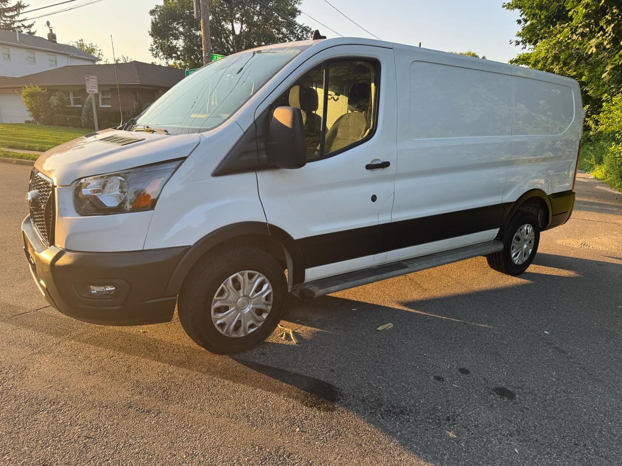 Ford Transit 250 Van Low Roof w/Sliding Pass. 130-in. WB 2020