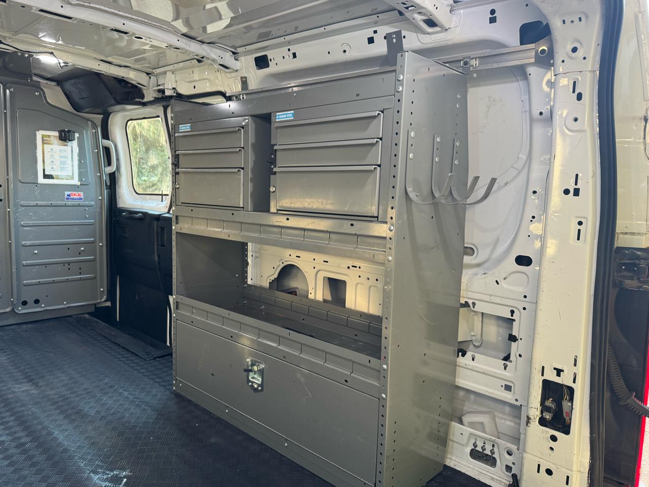 Ford Transit 250 Van Low Roof w/Sliding Pass. 130-in. WB 2020