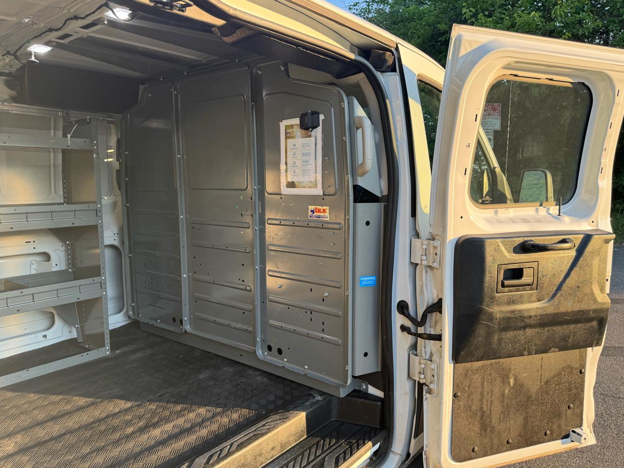 Ford Transit 250 Van Low Roof w/Sliding Pass. 130-in. WB 2020