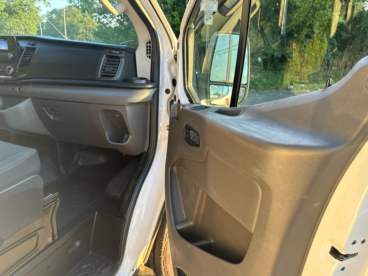 Ford Transit 250 Van Low Roof w/Sliding Pass. 130-in. WB 2020