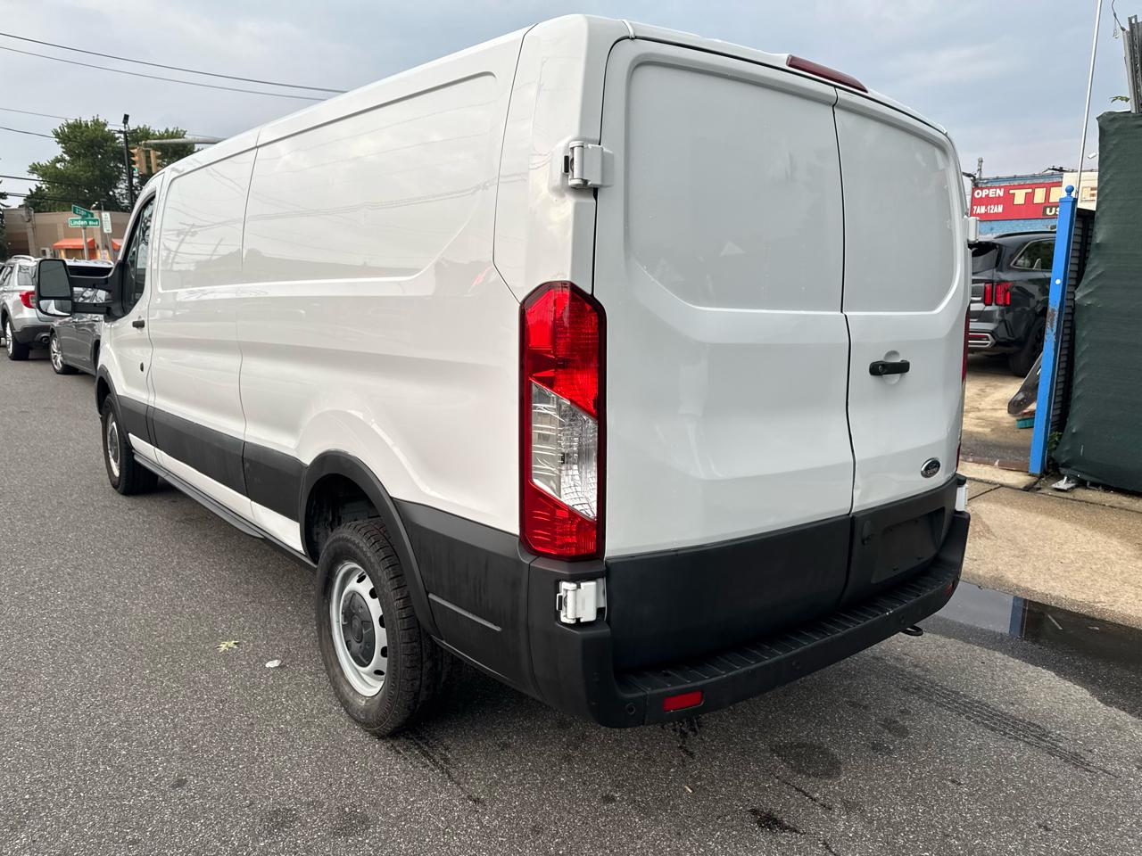 Ford Transit 250 Van 2023