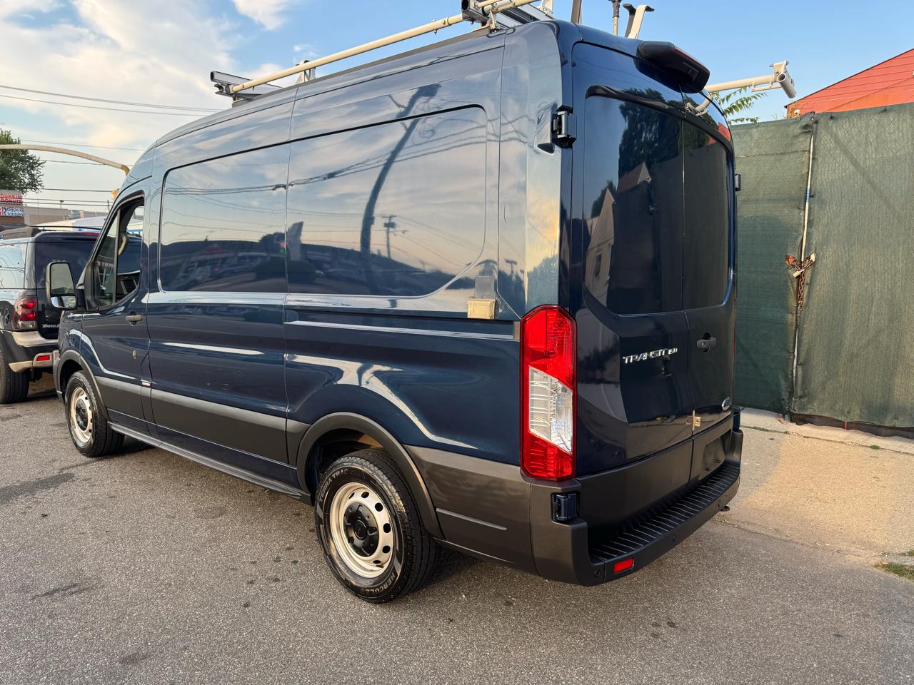 Ford Transit 150 Van Med. Roof w/Sliding Pass. 130-in. WB 2020