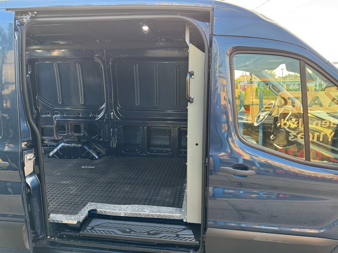 Ford Transit 150 Van Med. Roof w/Sliding Pass. 130-in. WB 2020