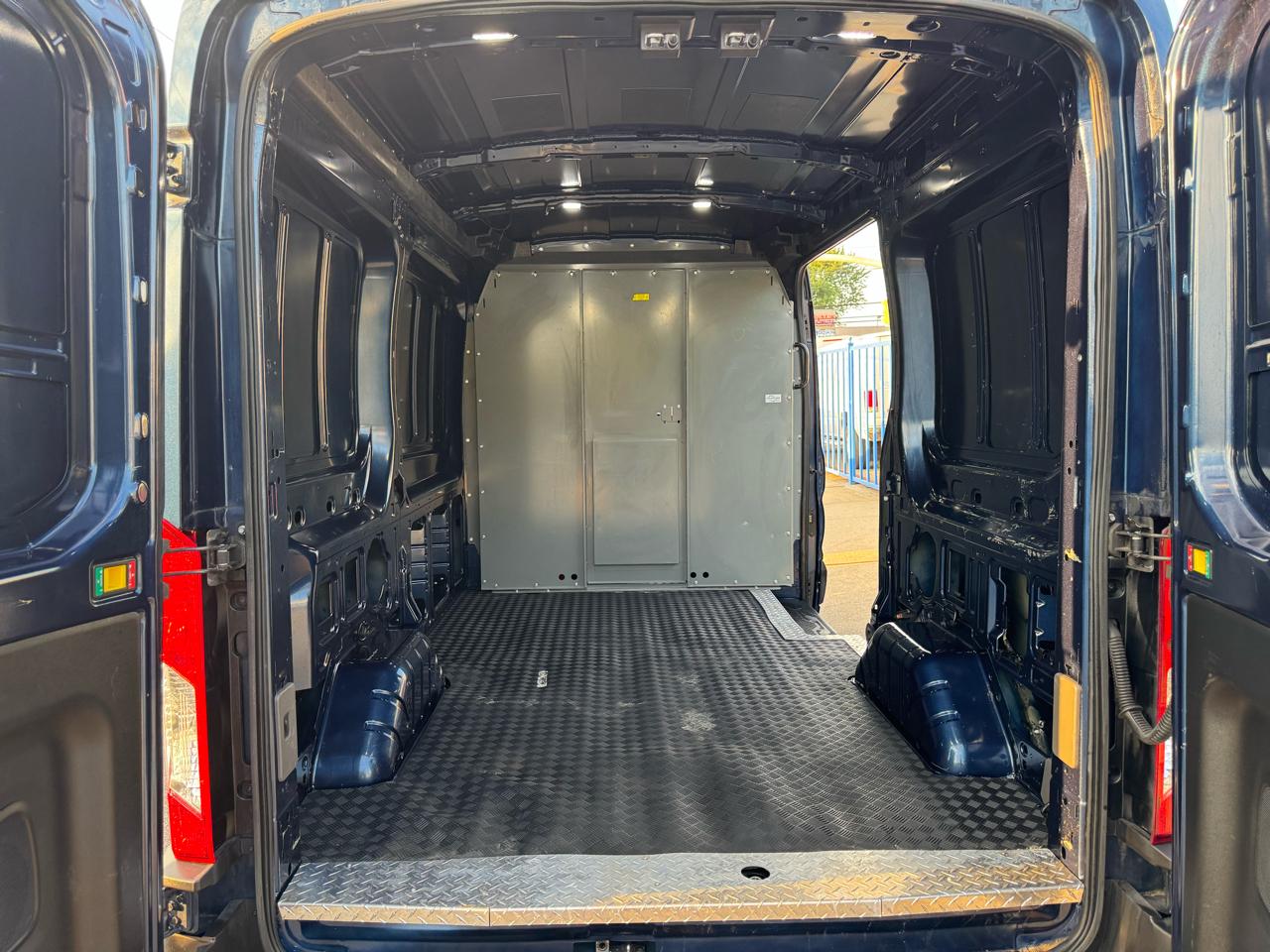 Ford Transit 150 Van Med. Roof w/Sliding Pass. 130-in. WB 2020