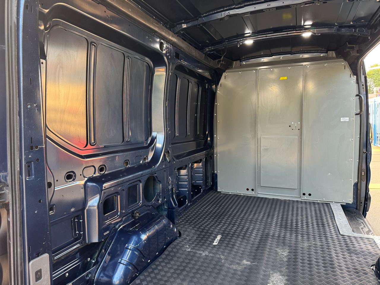 Ford Transit 150 Van Med. Roof w/Sliding Pass. 130-in. WB 2020