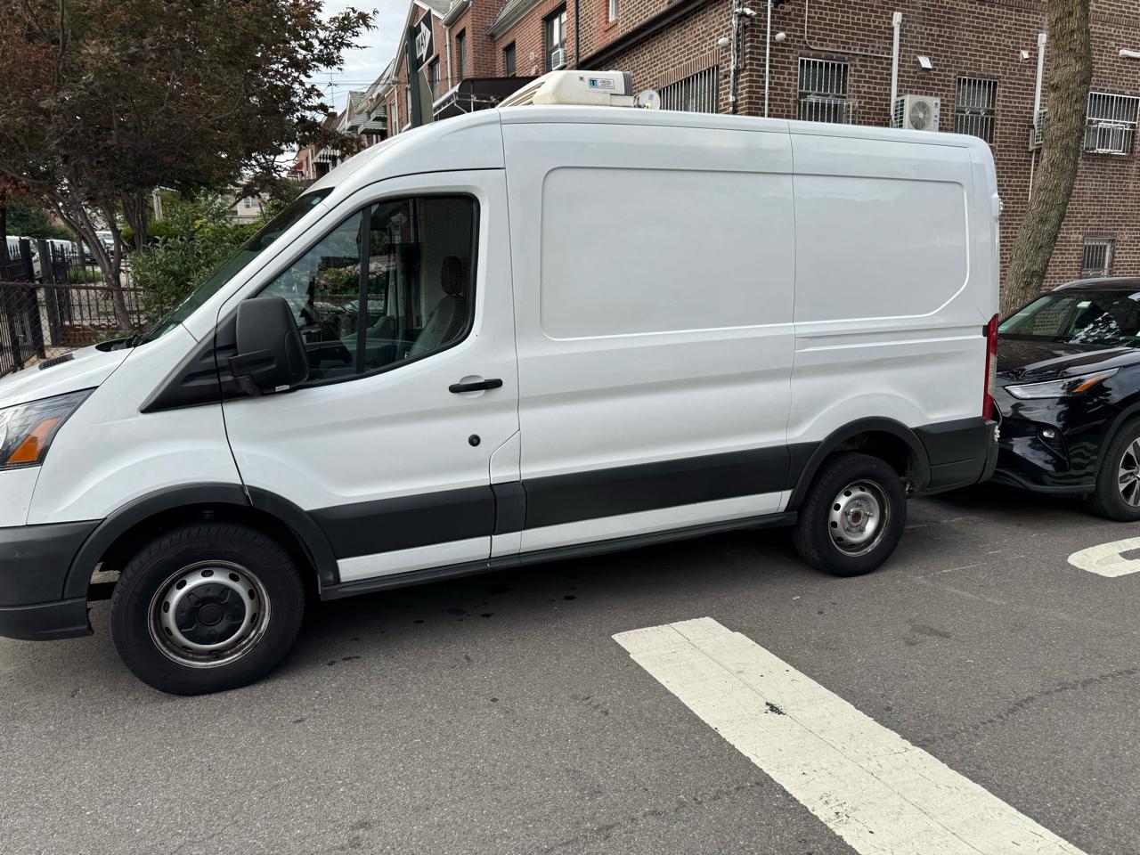 Ford Transit 250 Van Med. Roof w/Sliding Pass. 130-in. WB 2016