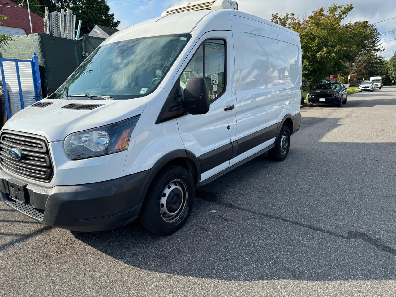 Ford Transit 250 Van Med. Roof w/Sliding Pass. 130-in. WB 2016
