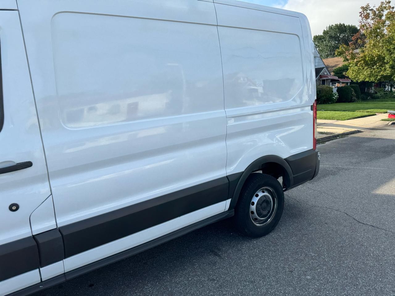Ford Transit 250 Van Med. Roof w/Sliding Pass. 130-in. WB 2016