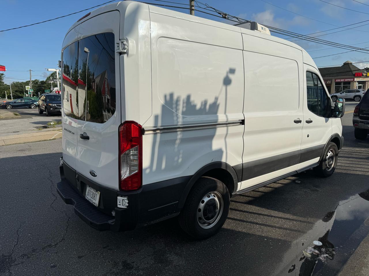 Ford Transit 250 Van Med. Roof w/Sliding Pass. 130-in. WB 2016