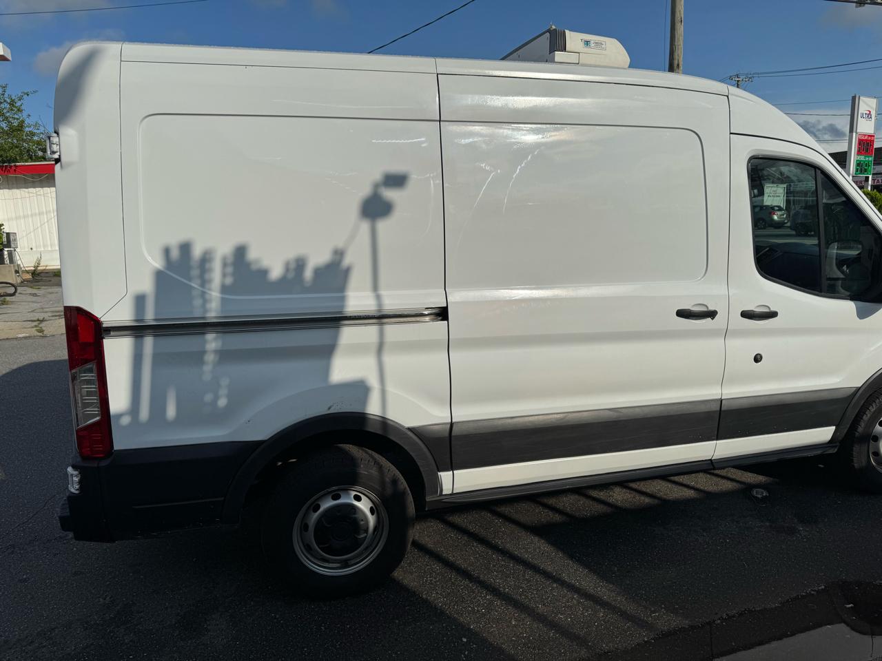 Ford Transit 250 Van Med. Roof w/Sliding Pass. 130-in. WB 2016