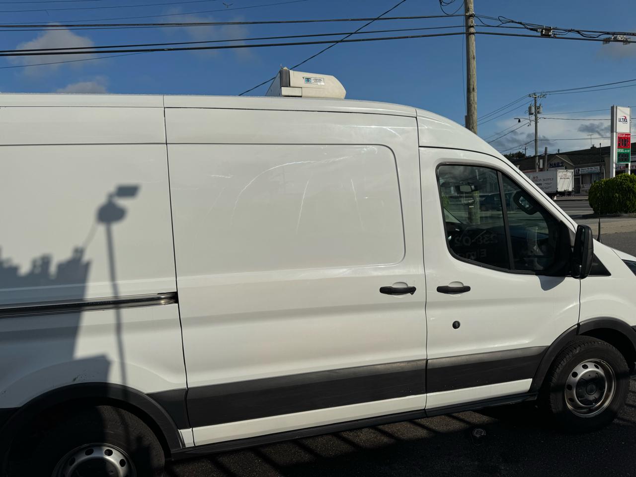 Ford Transit 250 Van Med. Roof w/Sliding Pass. 130-in. WB 2016